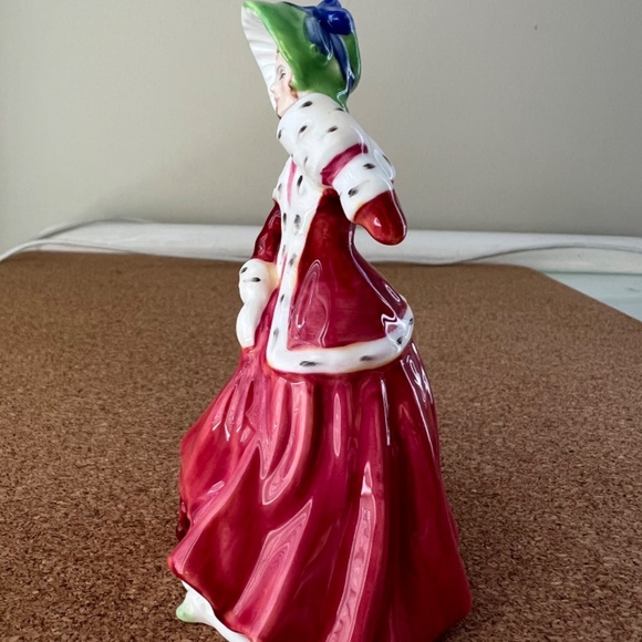 Royal Doulton's 'Christmas Morn' Miniature - Picture 7 of 15